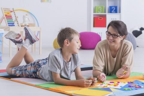 Babysitter on demand app to mother your child logo