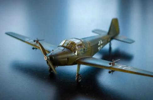 Expedia: How to add baggage? – Flyavionic - Startup logo and branding